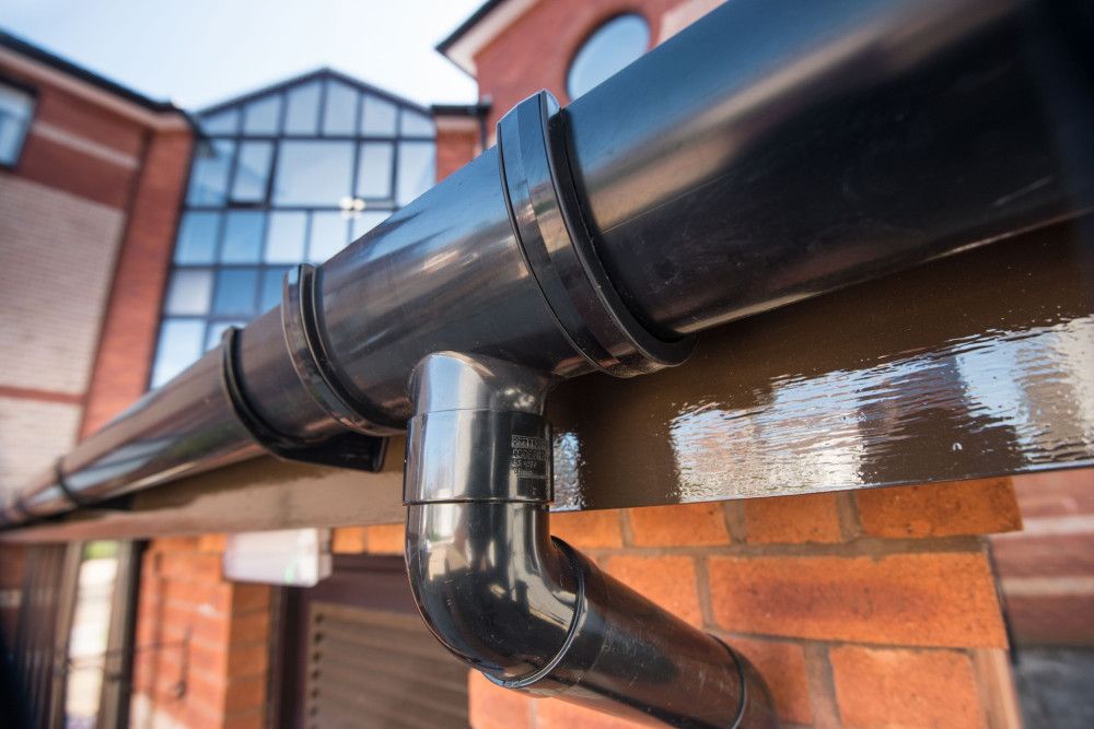 Product image for Brett Martin Plastic Guttering Half Round Style 4m Length 112mm - Black