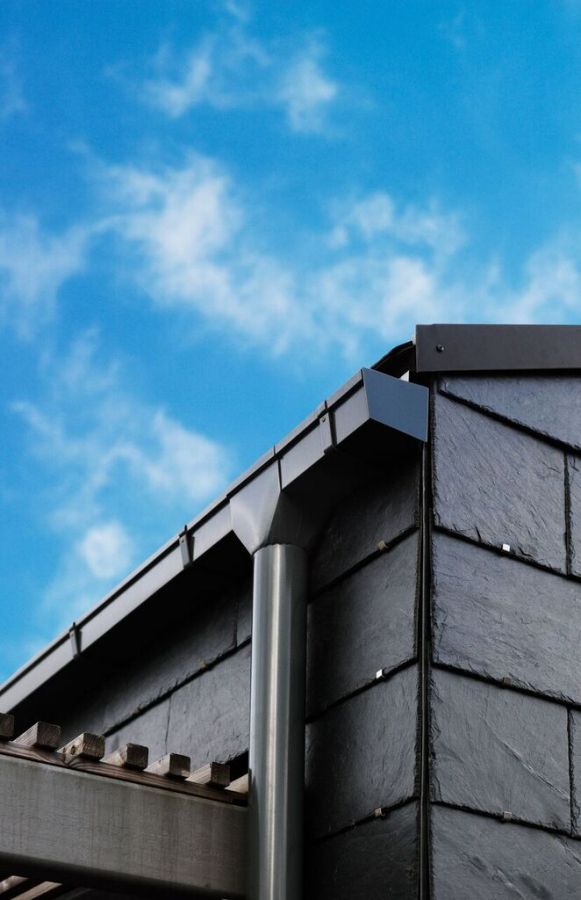 Image of Lindab Magestic 140mm Rectangular Galvanised Steel 90dg External Gutter Corner