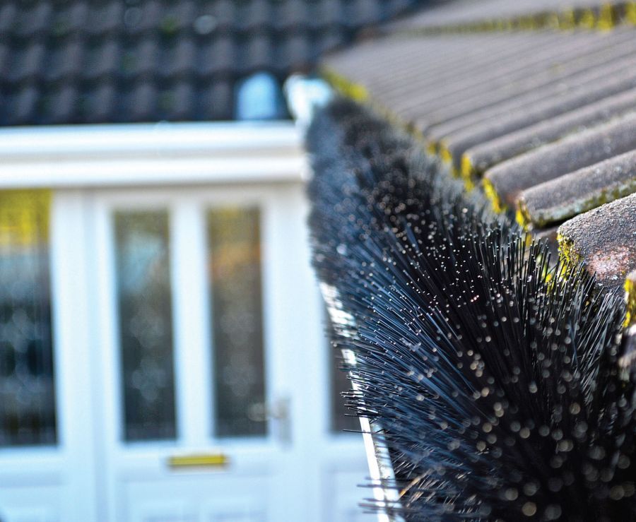 Product image for Lindab 125mm 3m Leafline Gutter Brush - Black