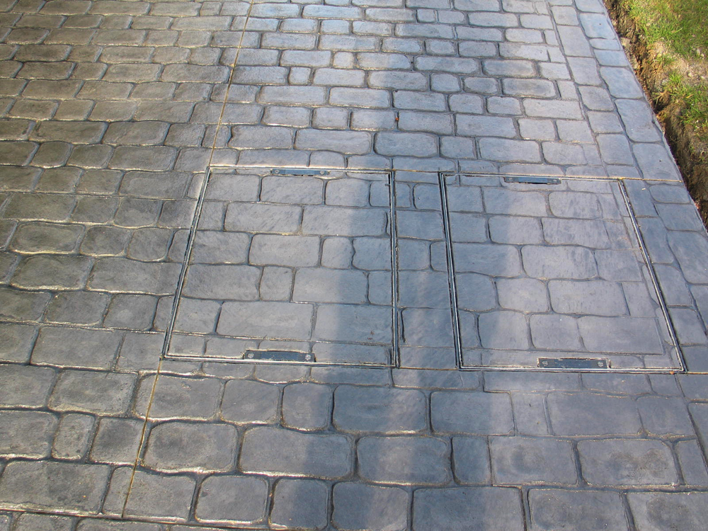 Product image for 450mm X 450mm Clark-drain 10T Square To Round Recessed Manhole C+F