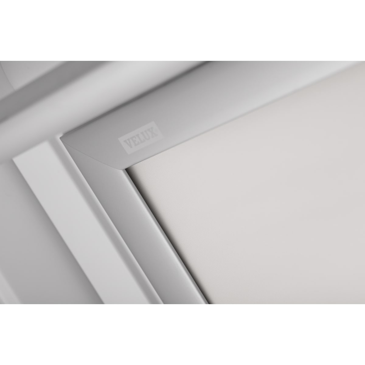 Product image for VELUX Solar Blackout Blind For Roof Windows 94x160cm Until 2014 White