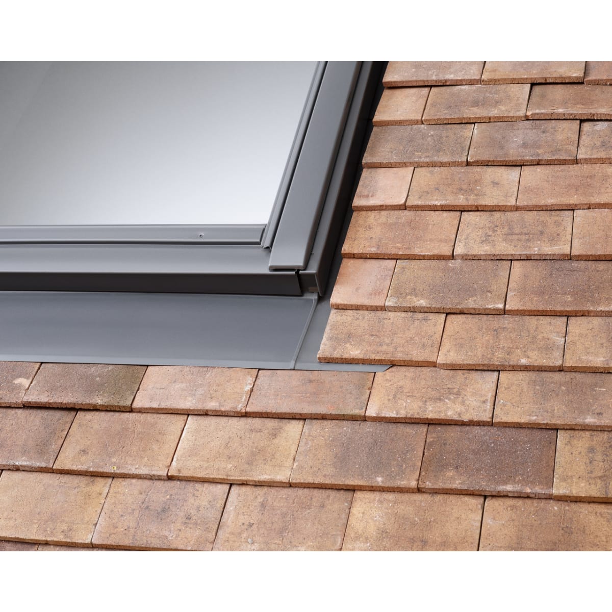 Product image for VELUX EDP UK08 0000 Single Flashing For Plain Tile 134 X 140cm