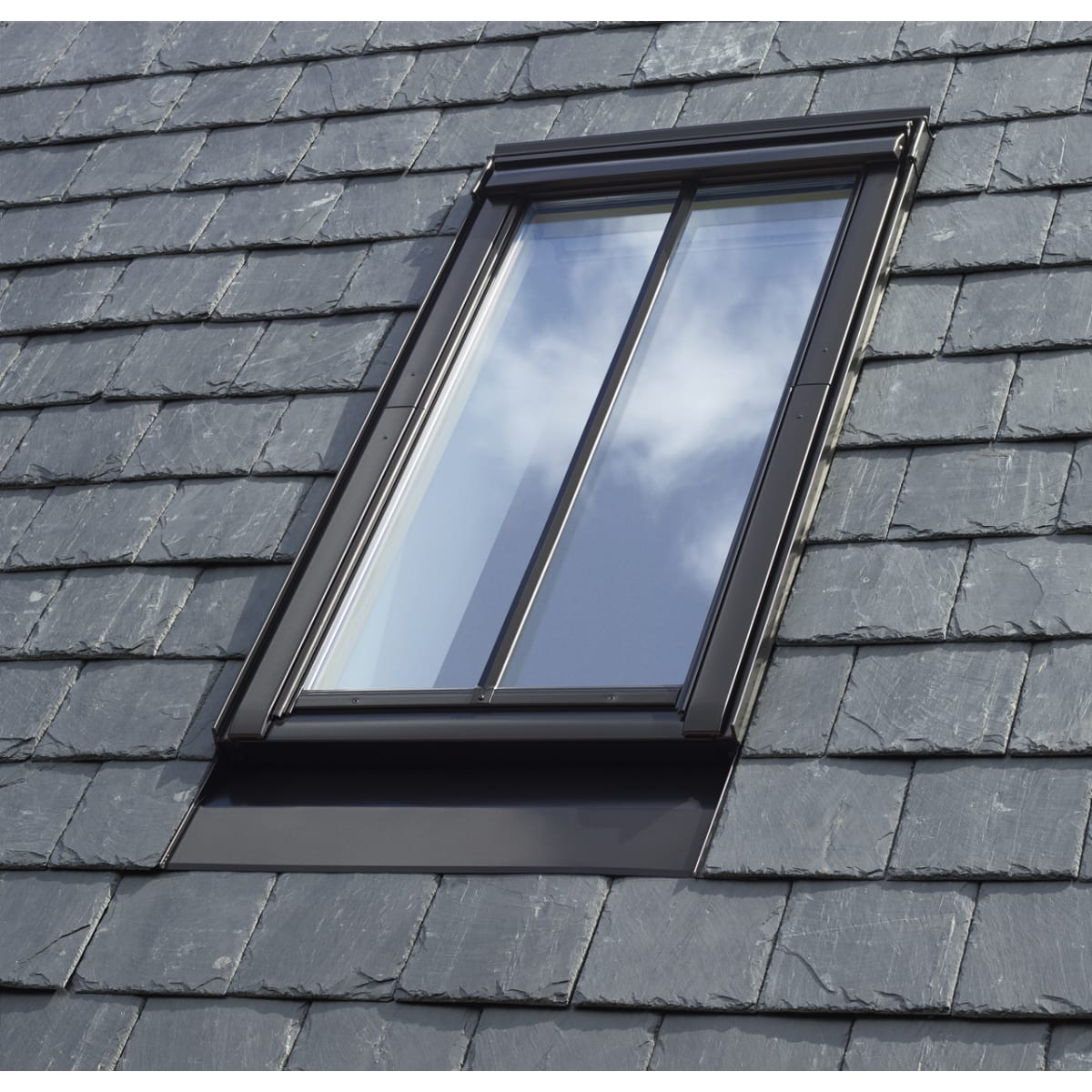 Product image for VELUX Centre Pivot Conservation Window + Flashing For Slate 114x98