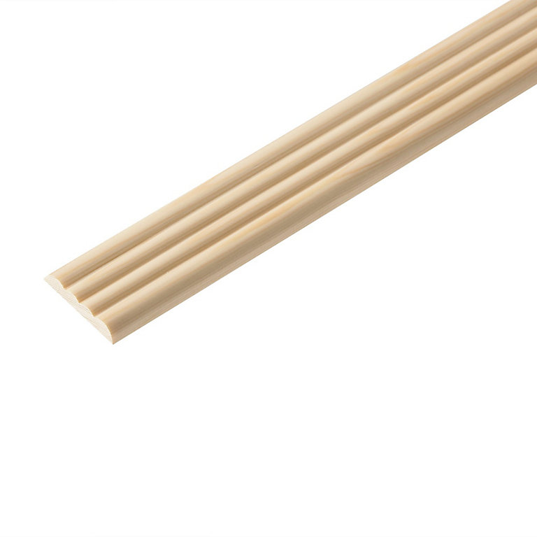 Product image for Pine Reeded angle Moulding (L)2.4m (W)35mm (T)4.5mm