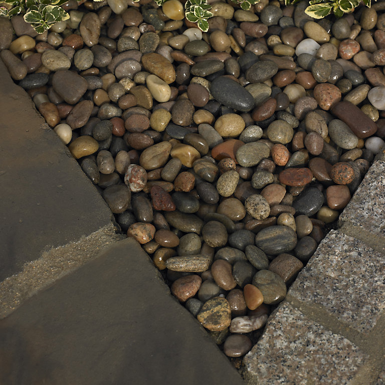 Product image for Blooma Mixed Brown Decorative 30mm Rounded pebbles